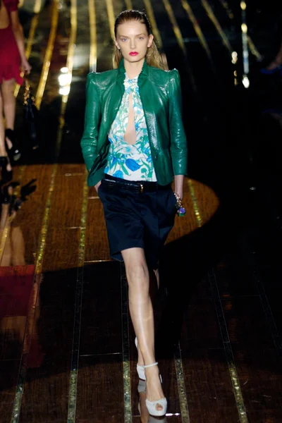 Look 14